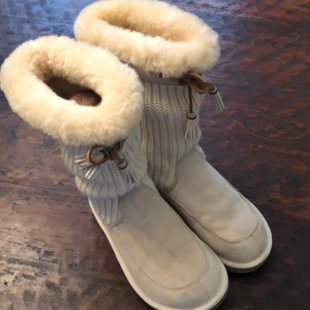 Ugg Suburb Crochet Boot Size 6